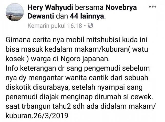 Mobil Mitsubishi Kuda berada di tengah pemakaman