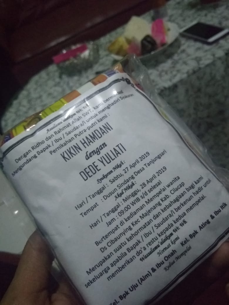 Surat Pernikahan Unik Menggunakan Mie Instan