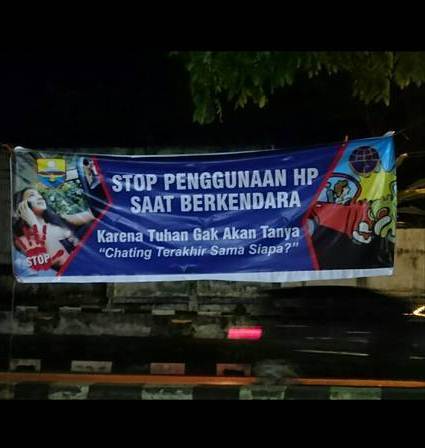 papan peringatan ini gokil abis