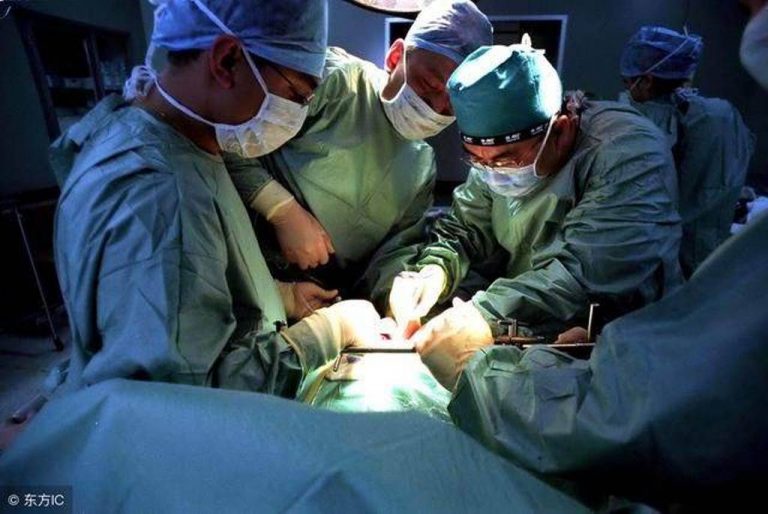 Aneh tapi nyata tim dokter temukan emas batangan seberat 400 gram dari dalam perut pasien ketika sedang melakukan operasi