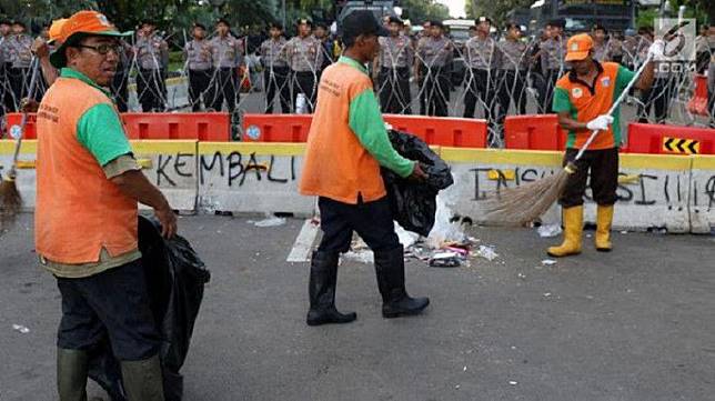 Banjir pujian untuk para petugas kebersihan