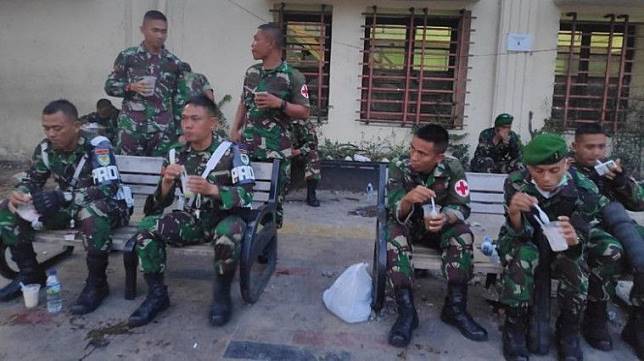 TNI buka puasa ditengah kericuhan aksi demo 22 mei