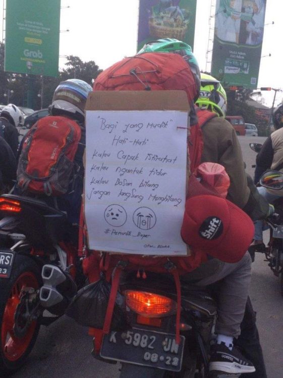 10 Meme lucu tulisan mudik di motor yang gak kuat jangan 