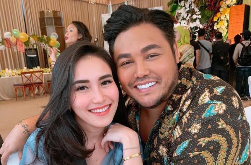 Berteman akrab, Ayu Ting Ting tak akan hadir di konser Ivan Gunawan