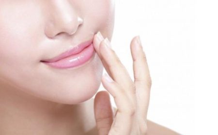 10 cara alami dan mudah untuk memerahkan bibir