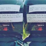 Pesan manis di helm driver ojek online ini bikin netizen nangis berjamaah