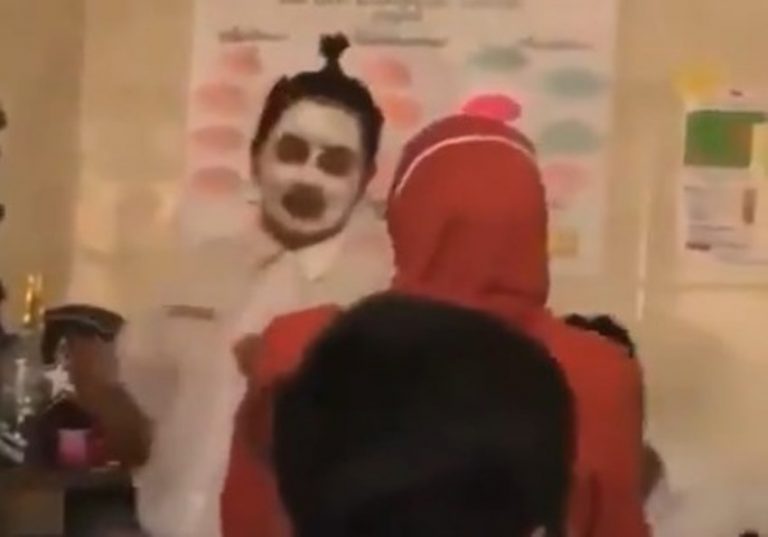Santai lakukan maskeran wajah dikelas siswa ini malah terciduk gurunya