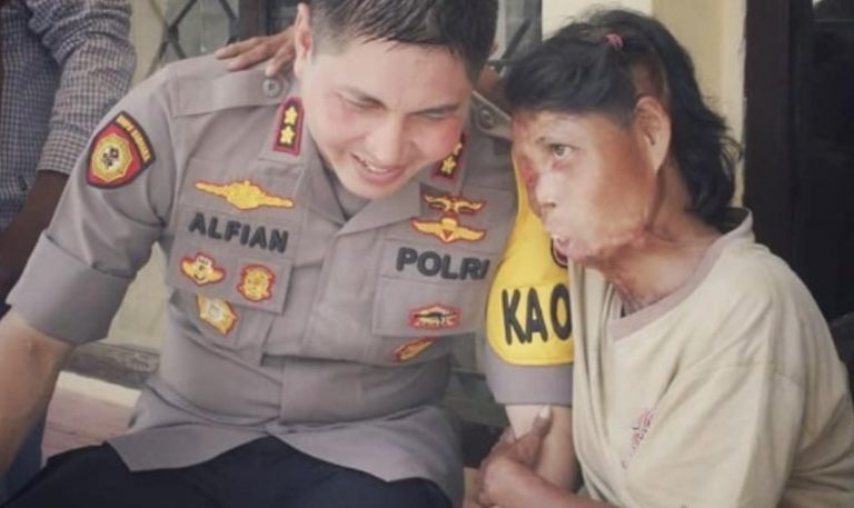 Sangat terpuji seorang polisi berangkatkan umrah duafa ini tuai apresiasi positif warganet