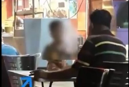 Tak pantas video seorang ayah hembuskan asap rokok ke anaknya di tempat umum viral