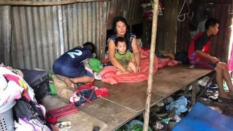 Viral sebuah keluarga tinggal digubuk dengan kondisi yang memprihatinkan ini fakta sebenarnya