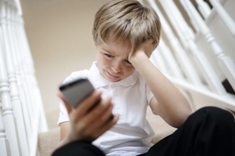 Bahaya gadget bagi anak yang sering diabaikan