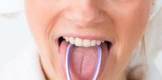 Cara menjaga kesehatan lidah agar terhindar dari infeksi