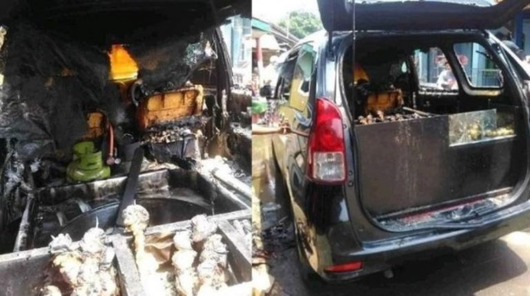 Jualan menggunakan Avanza mobil tahu bulat ini terbakar