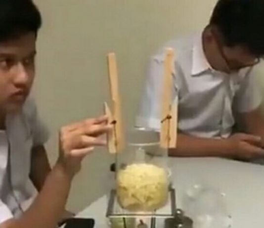 Lakukan hal nyeleneh saat praktik kimia, aksi murid SMA ini bikin geleng-geleng