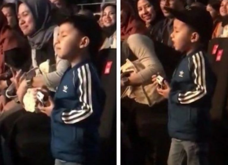 Sangat menghayati lagu bocah nonton konser Tulus ini bikin penonton lain auto salah fokus