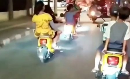 Viral video bocah pakai sepeda listrik migo dijalanan tanpa helm nasibnya berakhir apes