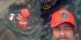 Demi punguti sampah yang menyumbat, anggota PPSU rela menyelam di selokan kotor