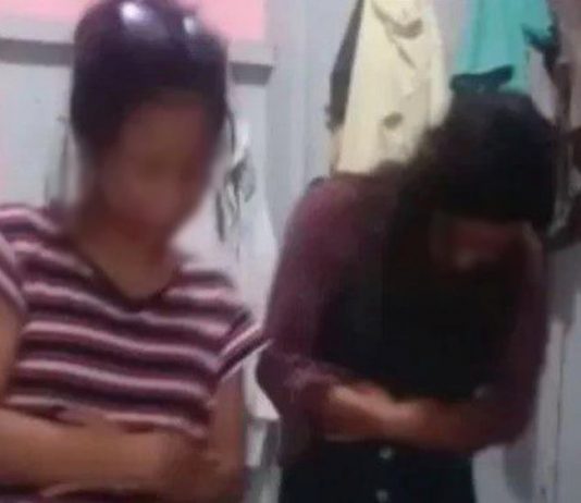Joget gerakan solat diiringi musik dugem, dua perempuan ini ditangkap polisi