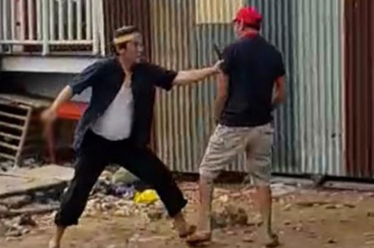Viral video pria ngamuk pakai badik nasibnya berakhir di kantor polisi
