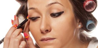 Kesalahan memakai eyeliner yang tidak disadari