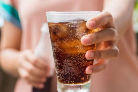 Meski menyegarkan ternyata ini bahaya minuman soda bagi kesehatan tubuh