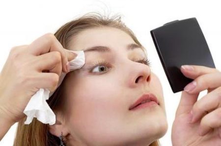 7 cara membersihkan makeup agar kulit tetap sehat
