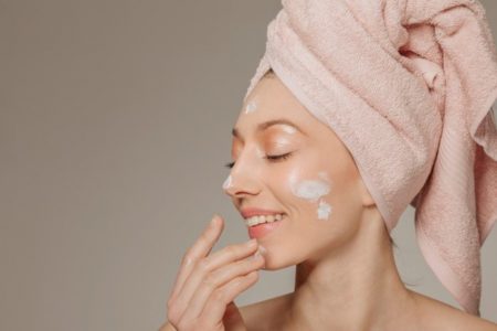 Tips memilih pelembab wajah yang sesuai dengan kondisi kulit